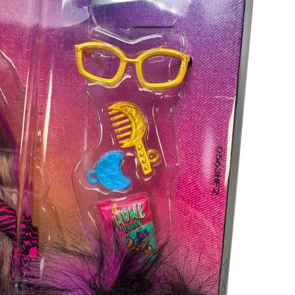 Monster High Clawdeen Wolf Doll w/ Crescent Pet Werewolf Horror Goth Punk Emo - Picture 11 of 13